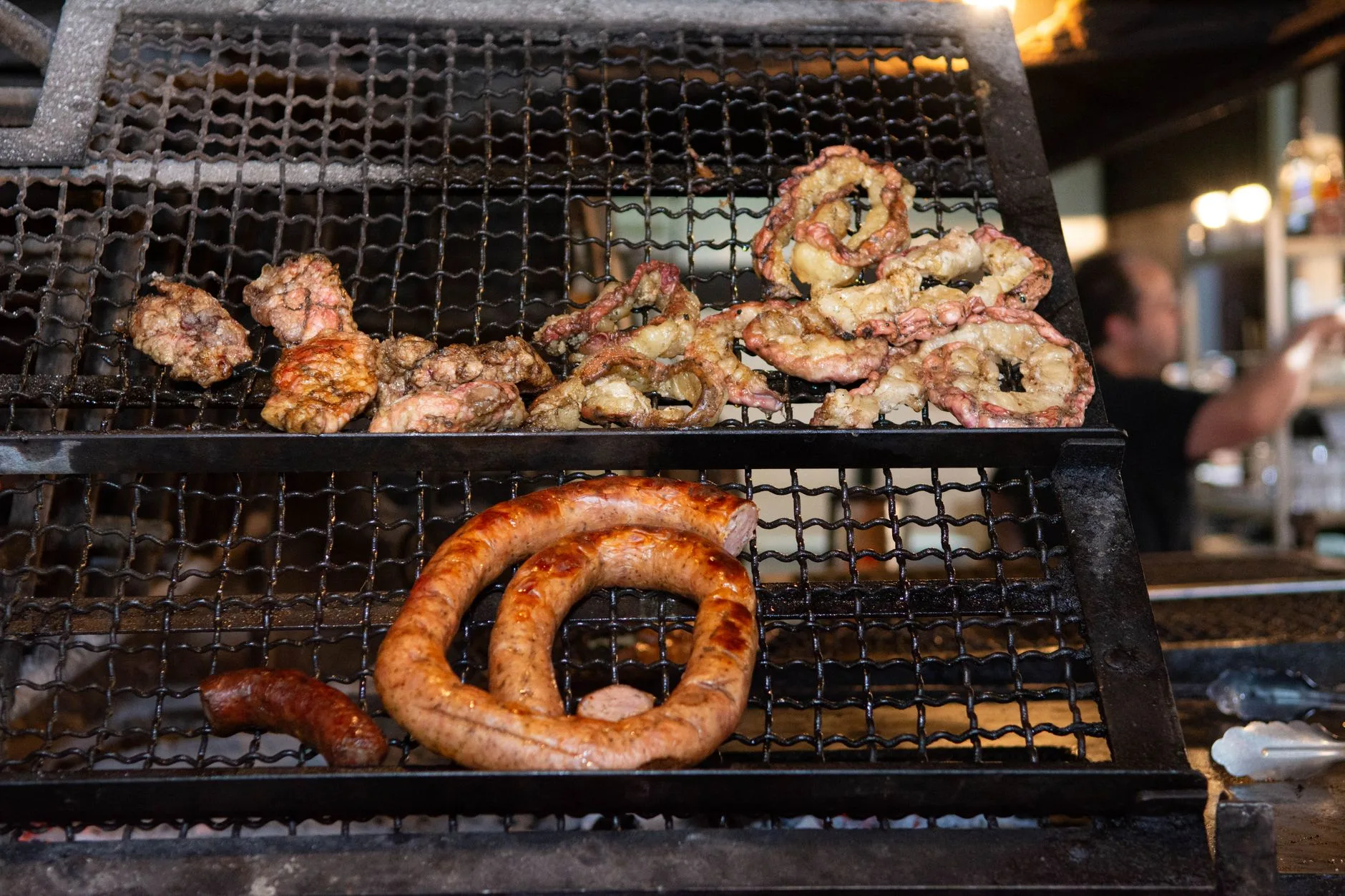 Grillades de viande lors d'un braai en Afrique du Sud
